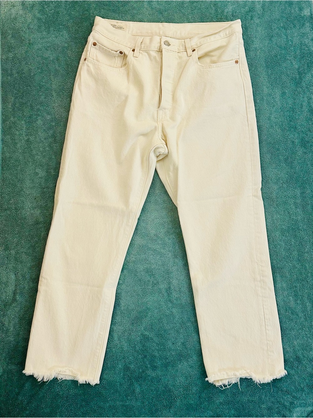 Levi’s Premium Cream Raw Hem Straight Leg Jeans W31 L26